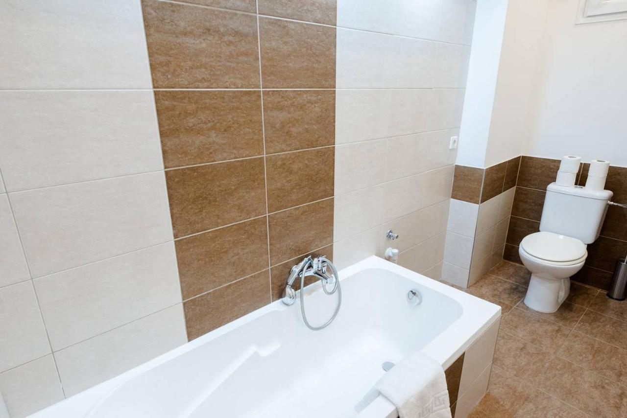 Newly Refurbished At Superb Location Apartman