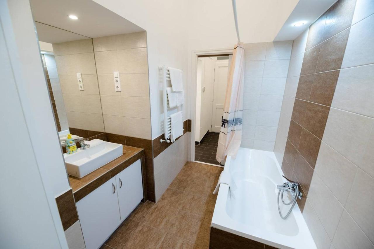 Apartman Newly Refurbished At Superb Location Budapest