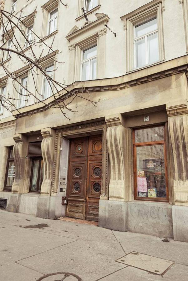 Newly Refurbished At Superb Location Apartman Budapest